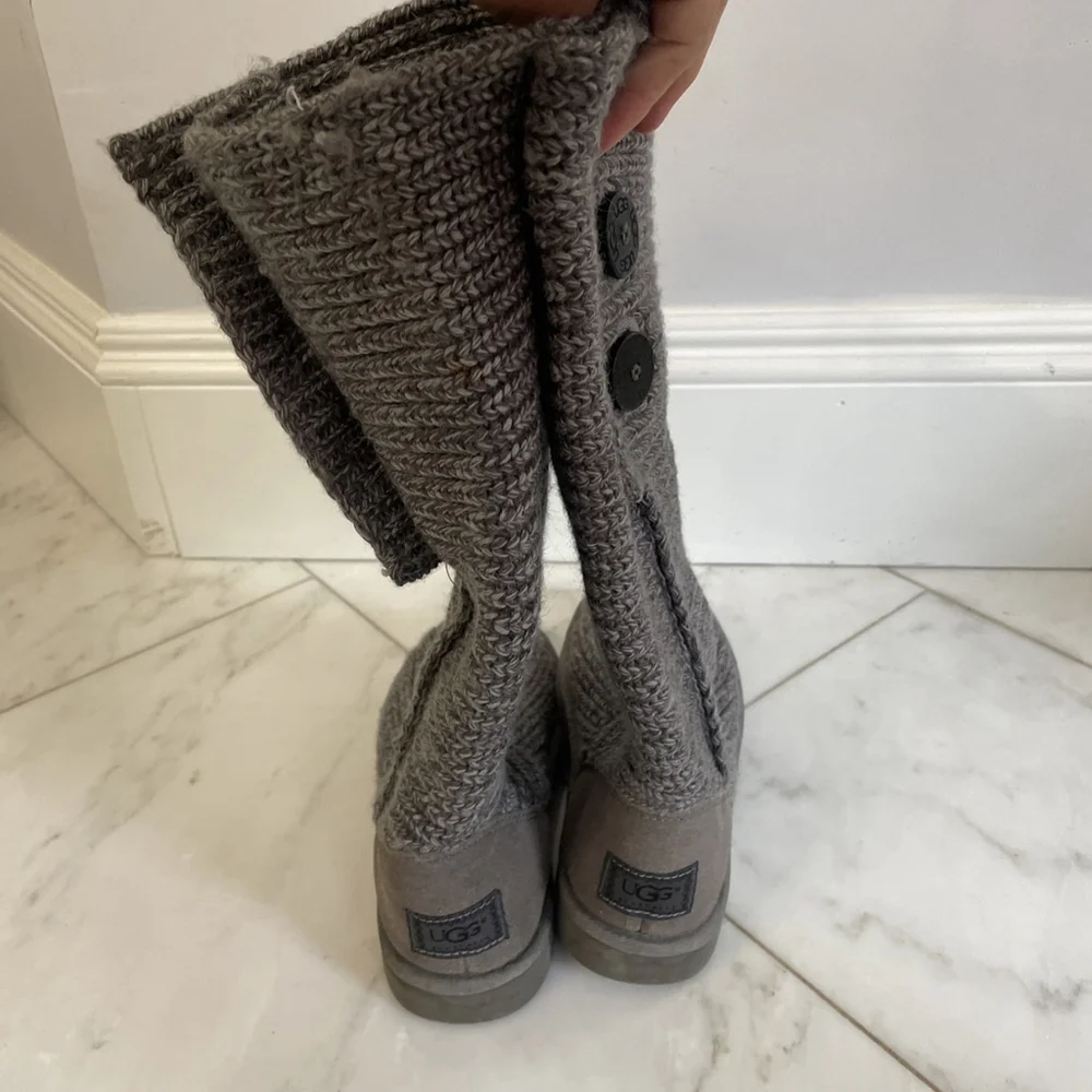 Like new UGG Australia Classic Cardy Cable Knit Gray Knee-High Boots size 8 - Picture 6 of 11